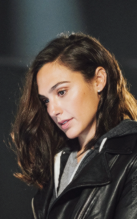 Gal Gadot  UUsu7tDa_o