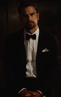 Theo James  Lw3fXmCt_o