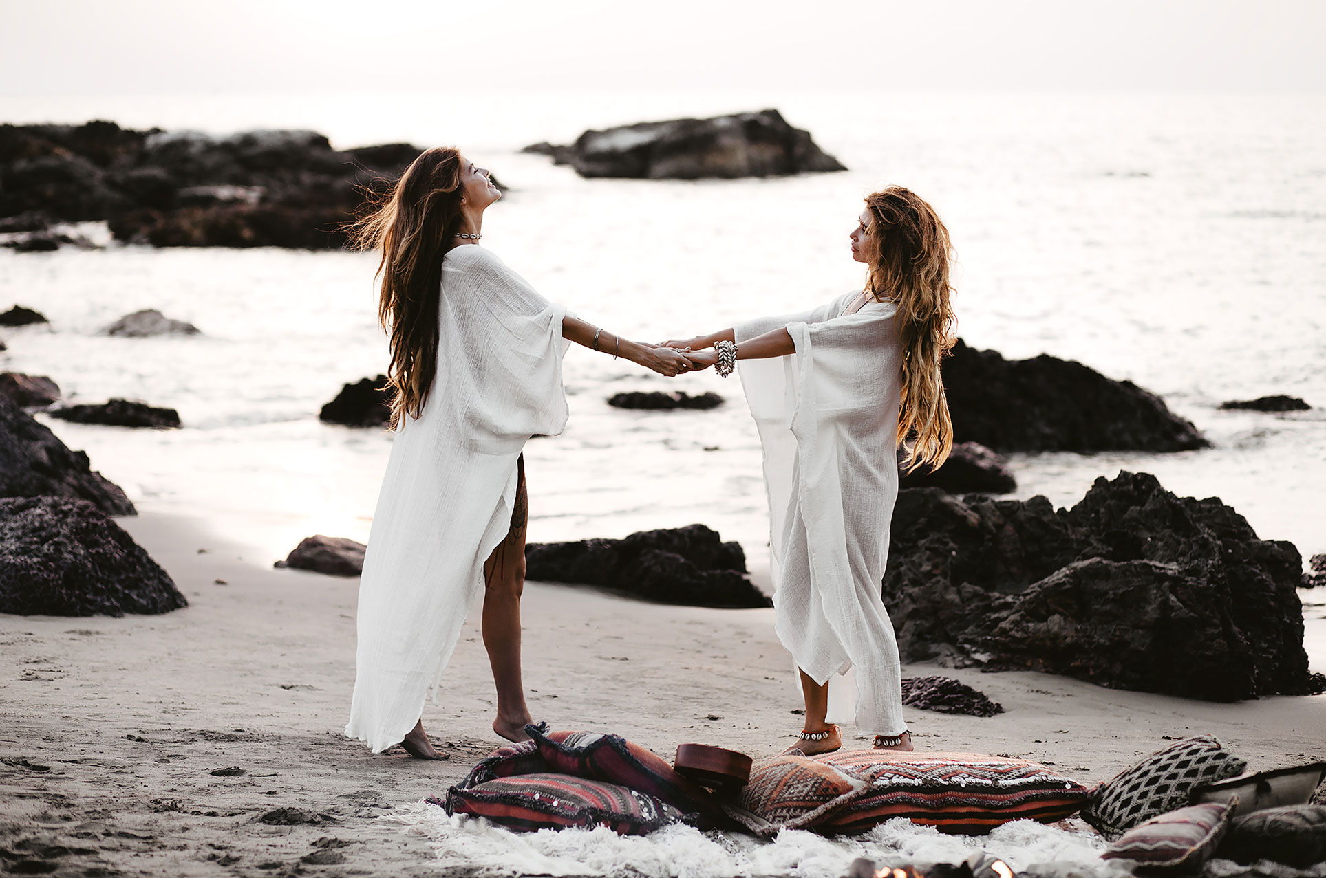 Модная одежда из натуральных тканей Studio Tia на пляжах Гоа / Alisa Belochkina and Alyona Kartushina by Asya Molochkova Модная одежда из натуральных тканей Studio Tia на пляжах Гоа / Alisa Belochkina and Alyona Kartushina by Asya Molochkova