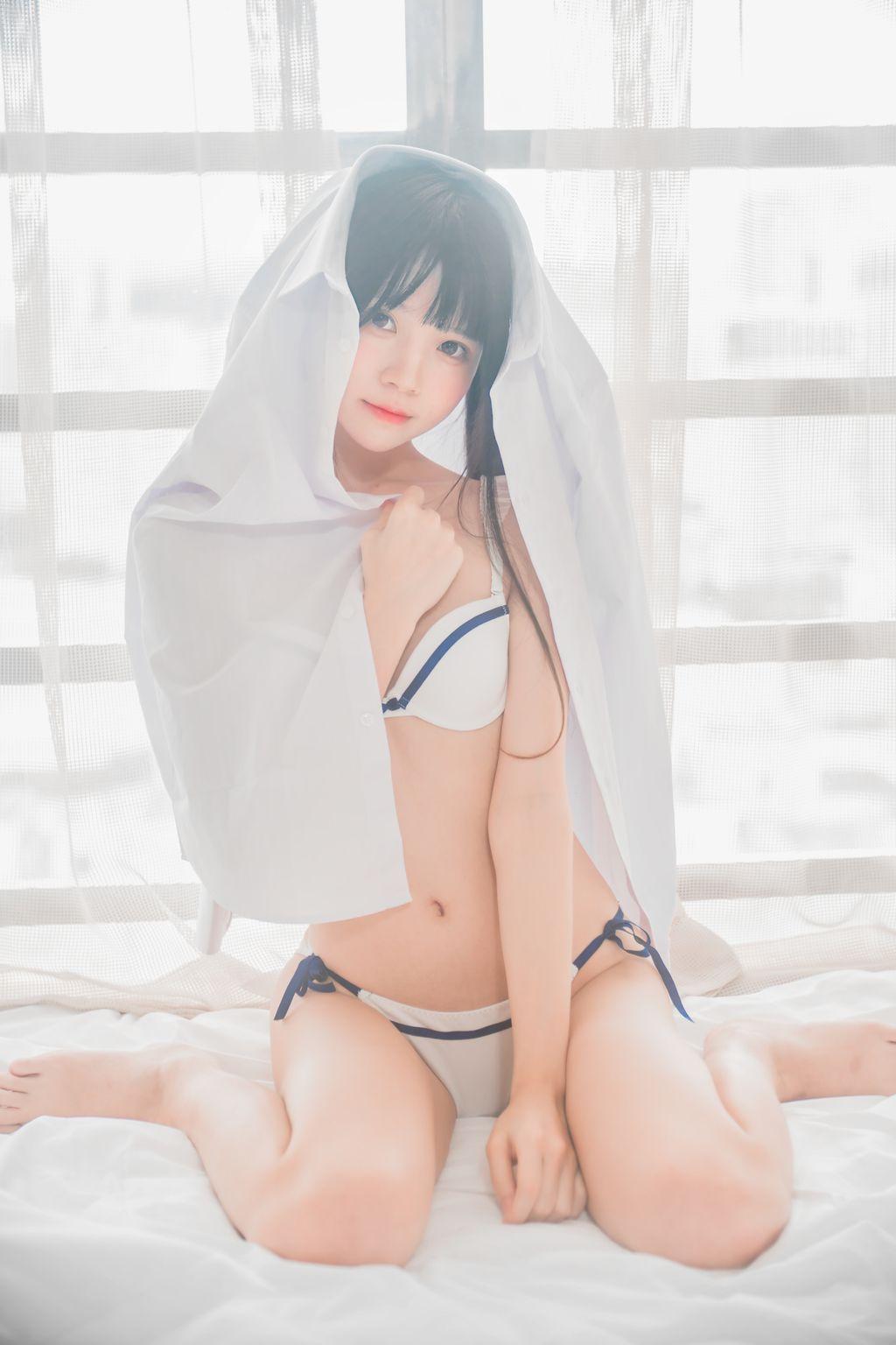 Coser @ 桜 桃 喵 Vol.073: 白 衬衫 双 马尾 (47 photos)(42)