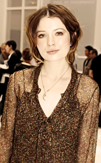 Emily Browning NVaiR4IV_o