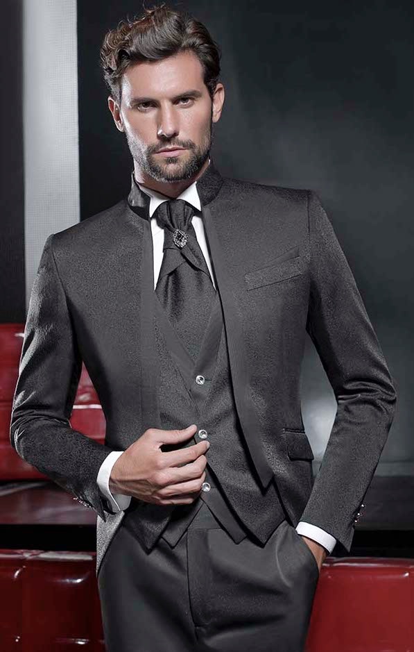 MALE MODELS IN SUITS: Mario d'Amico for Pat Maseda