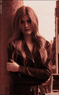 Katherine McNamara Q8Zq2C87_o