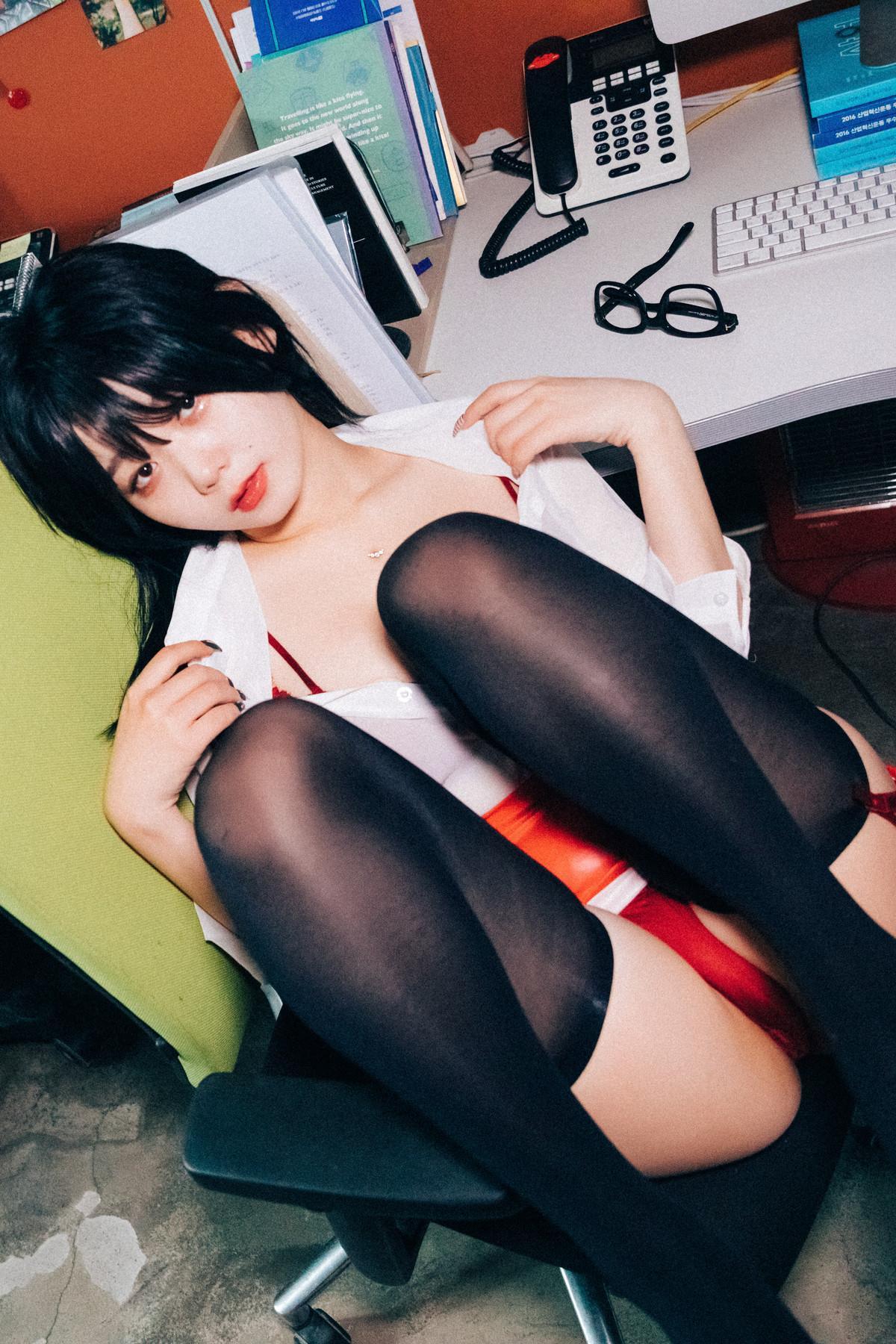 ZIA.Kwon 권지아, Loozy ‘Office Slave’ Set.02(10)