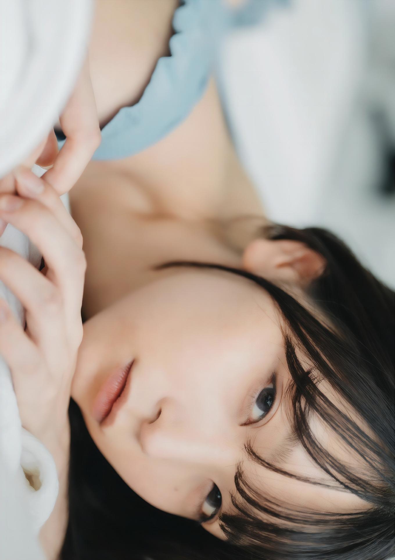 Marina Amatsu あまつまりな, 完全限定写真集 ‘The Queen’ Set.03(49)