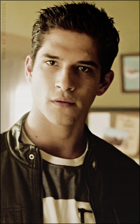 Tyler Posey FlIFR53K_o