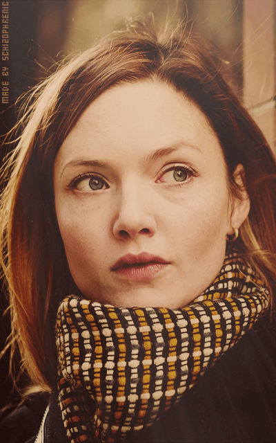 Holliday Grainger AZ3R3XHq_o