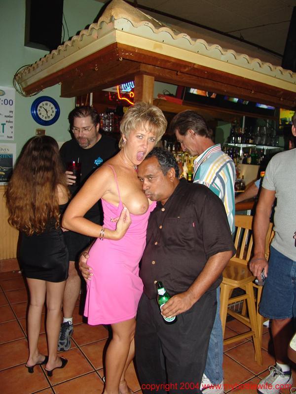 Slutty mature wives go wild and show off their big boobs at the bar(10)