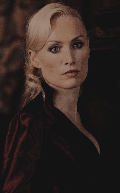 Victoria Smurfit MTQgXUmr_o