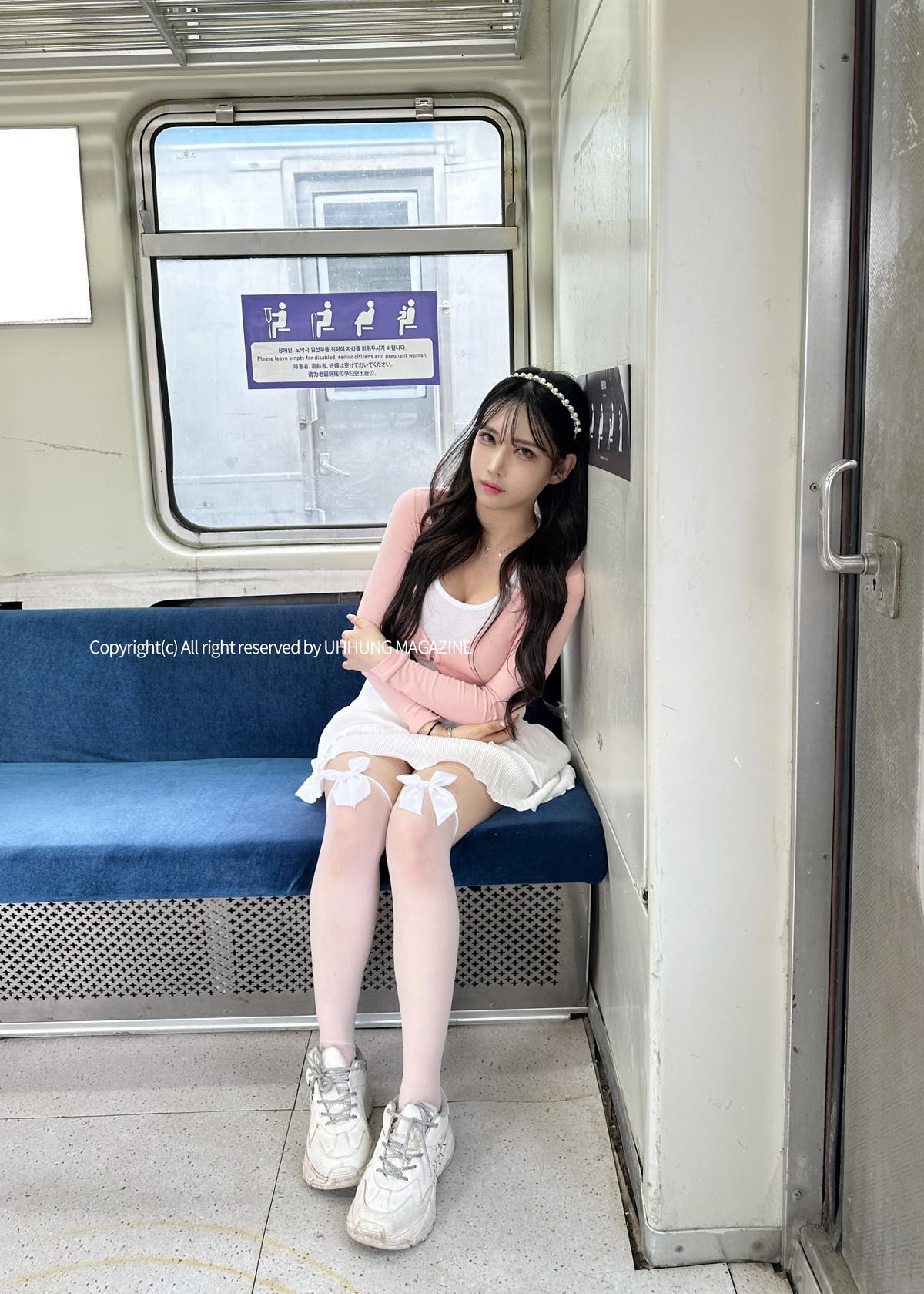 Hani 하니, UHHUNG Magazine “The Girlfriend on The Subway” Set.01(9)