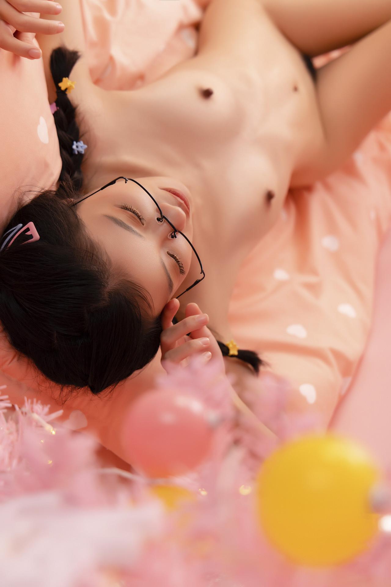 JVID 妍妍 Angel – 电竞少女-超可愛微乳美少女-第一次的性感開發 Set.03(22)