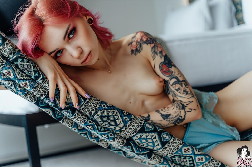 Roxylove Suicide, Pink Bluezzz