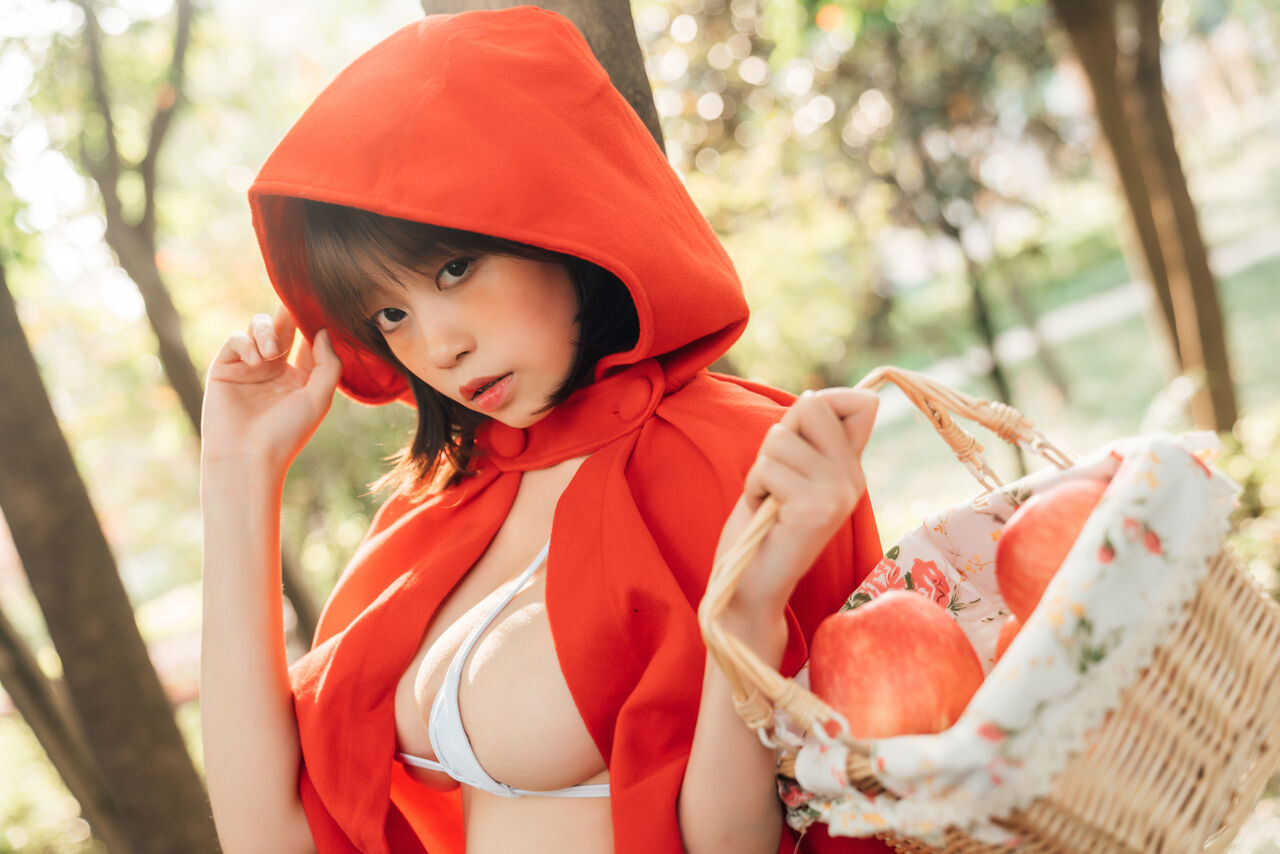 奈汐酱Nice 自撮り - Red Riding Hood