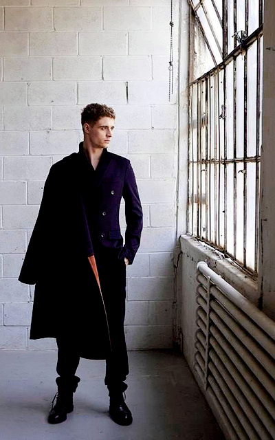 Max Irons 1QDUr7bx_o