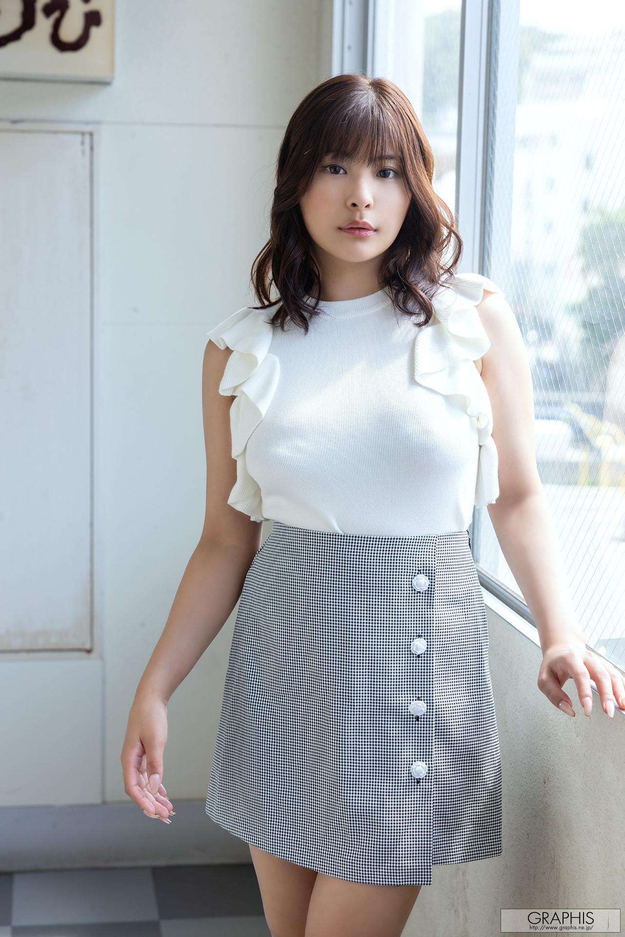 Hina Nitori 似鳥日菜, Graphis Limited Edition(2)