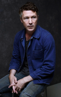 Aidan Gillen QFY6TlEY_o