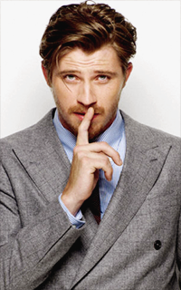 Garrett Hedlund C07v81ue_o