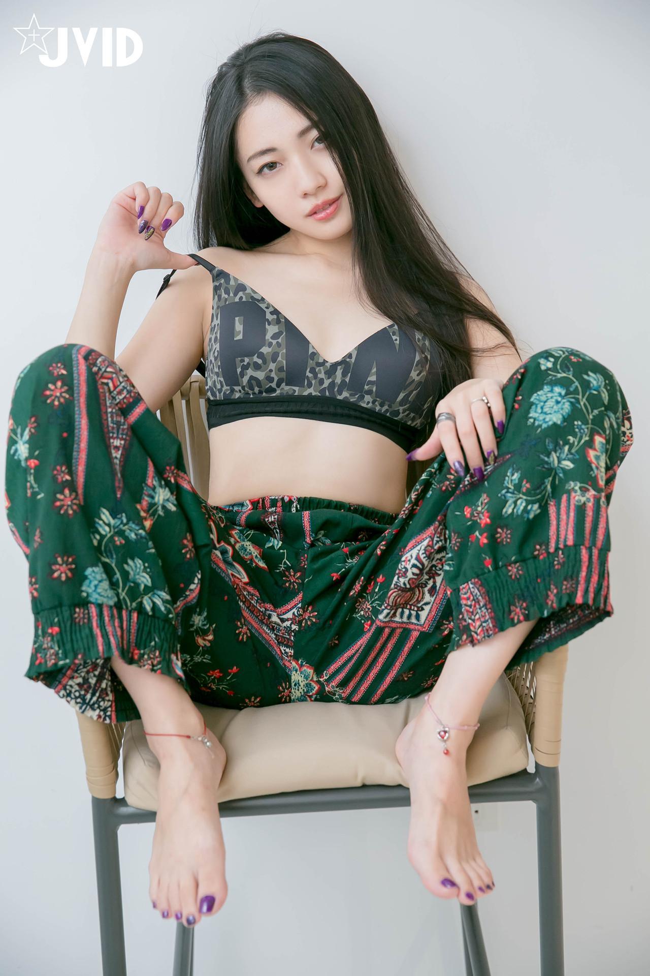 JVID 夏暮光 – 私底下穿著就讓人喜歡的性格美女 Set.01(1)