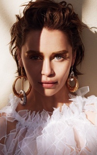 Emilia Clarke Qe6wblEf_o