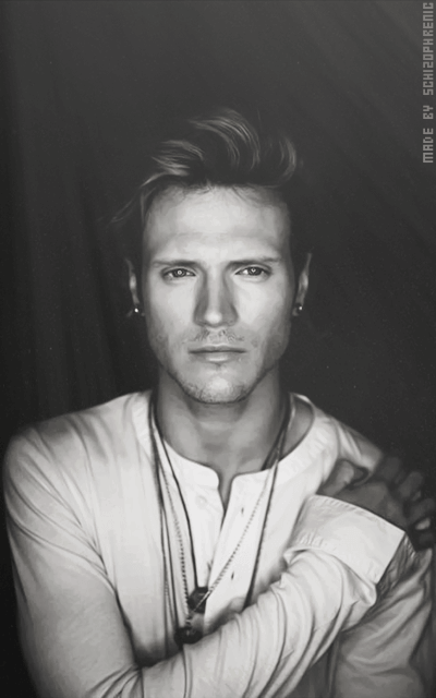 Dougie Poynter ZpYhXP8c_o