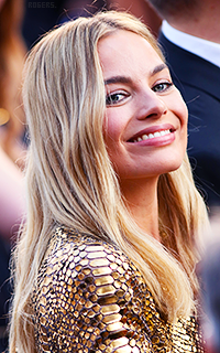 Margot Robbie GPlUkWoA_o