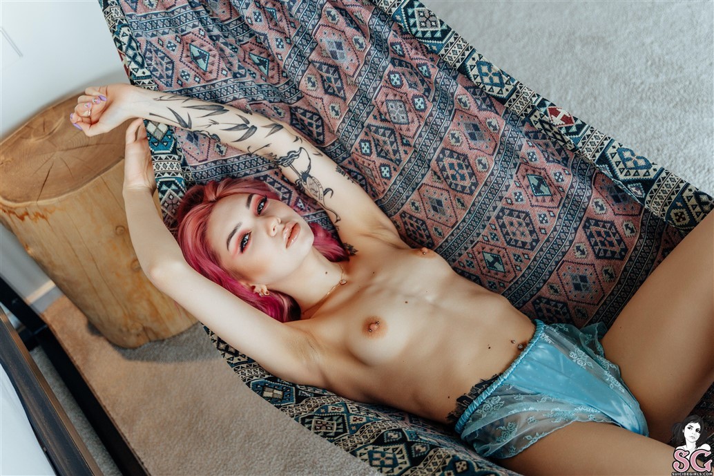 Roxylove Suicide, Pink Bluezzz