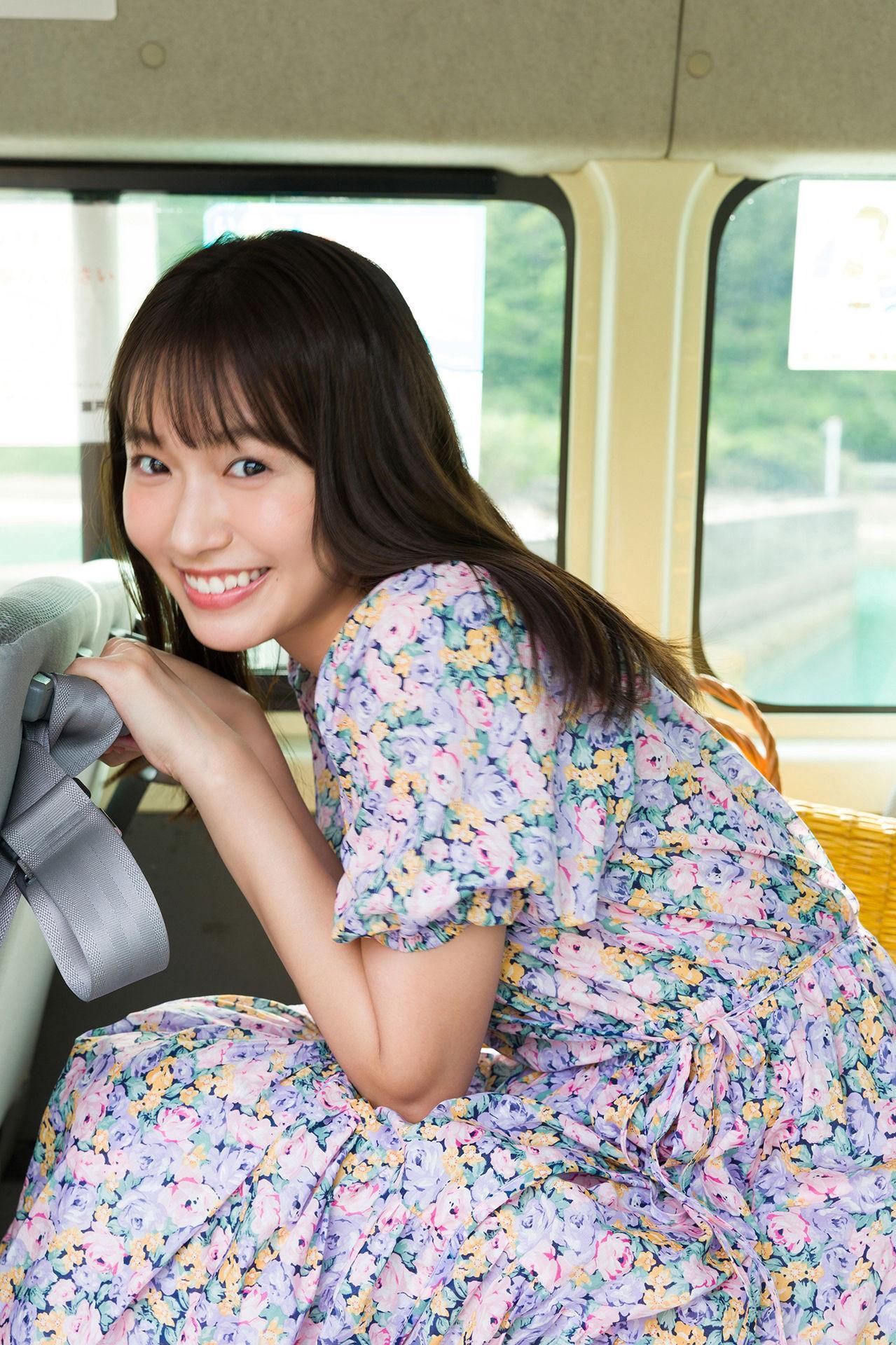Nene Shida 志田音々, ファースト写真集アナザーバージョン 『ｎｅｎｅ－まるっとりっぷ－』 Set.03(3)