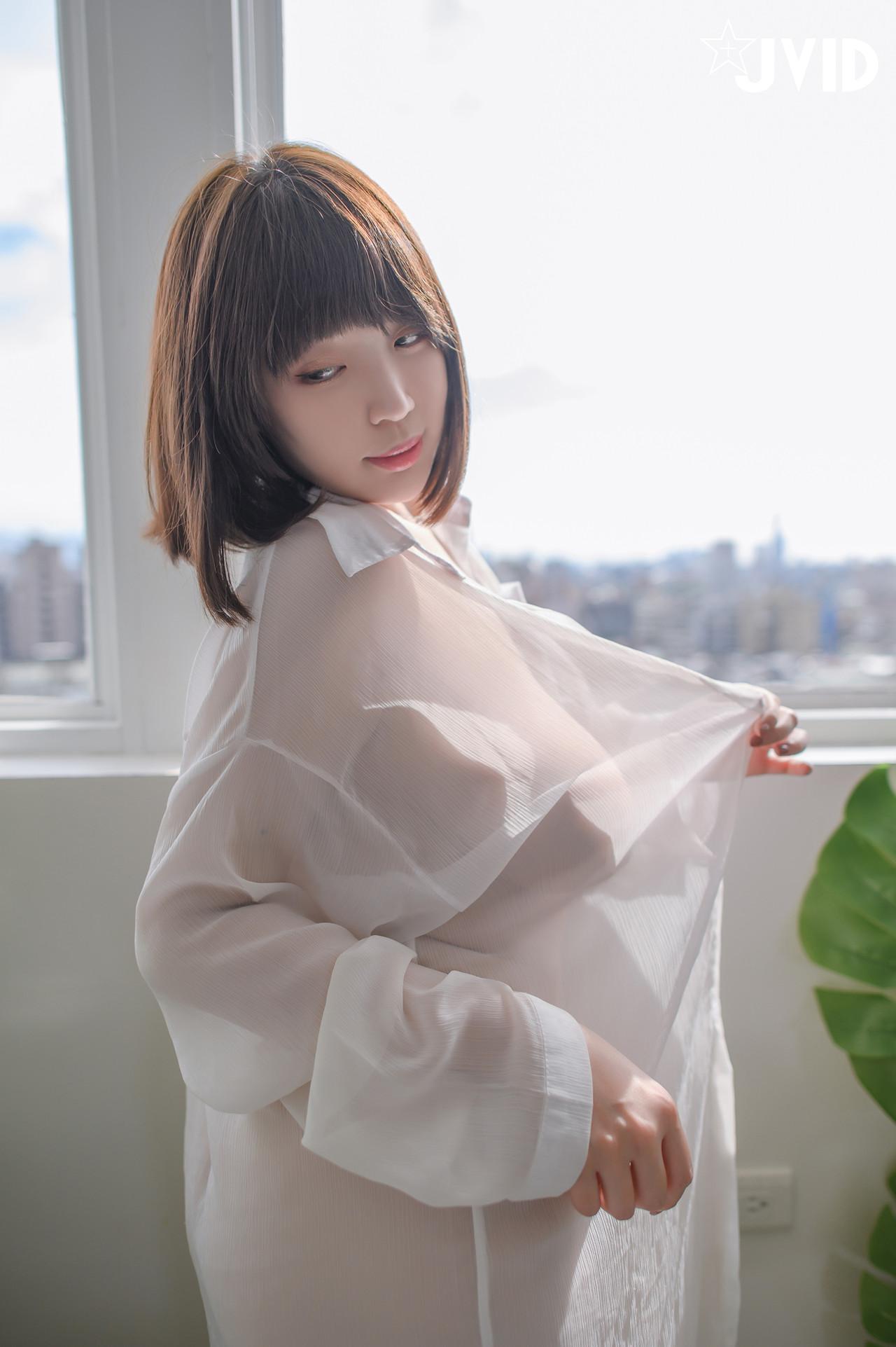 JVID Ruru茹茹 H級豪巨乳 寄宿家中的前同事－茹茹，一早醒來就衣衫不整！豪乳在眼前晃的我頭好暈啊～～～ Set.03(18)