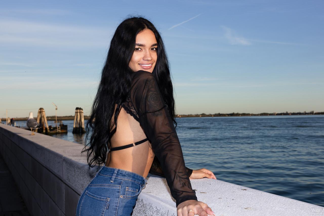 Sexy Latina teen Dulce poses in her lace bra, top and blue jeans in public(6)