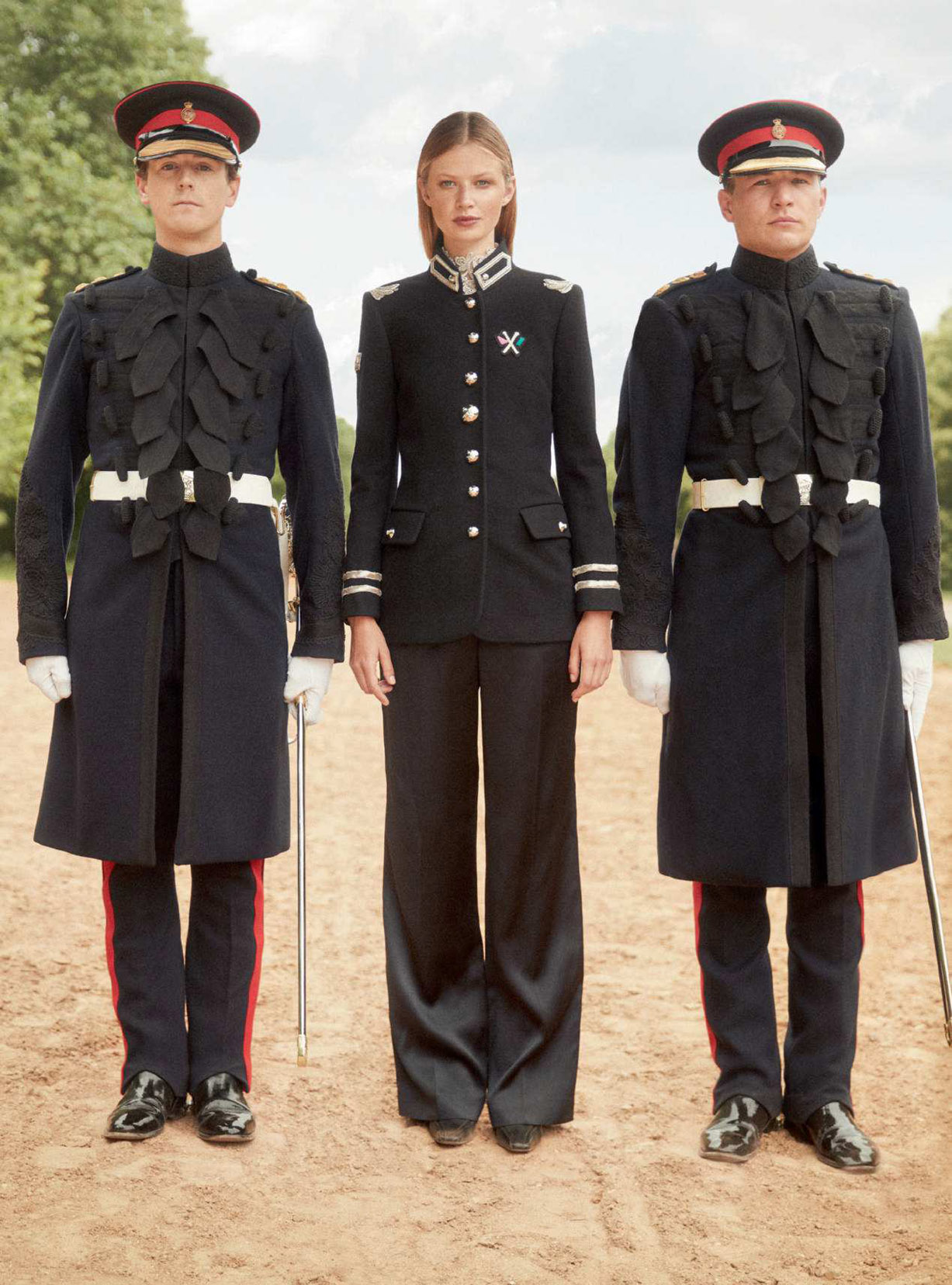 Королевская инспекция караула / For Queen and Country - Anna Lund by Richard Phibbs / Harpers Bazaar UK september 2018 Королевская инспекция караула / For Queen and Country - Anna Lund by Richard Phibbs / Harpers Bazaar UK september 2018