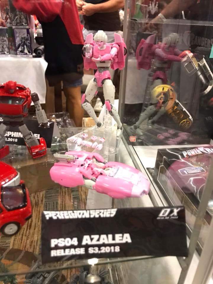 [Ocular Max] Produit Tiers - PS-04 Azalea - aka Arcee/Arcie (G1) ― PS-18 Zinnia - aka Paradron Medic/Médecin UOrzMFnL_o