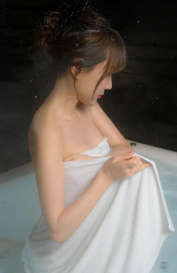 美乳美女JUCY浴缸湿身无圣光写真(17)