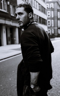 Tom Hardy W37R49zF_o