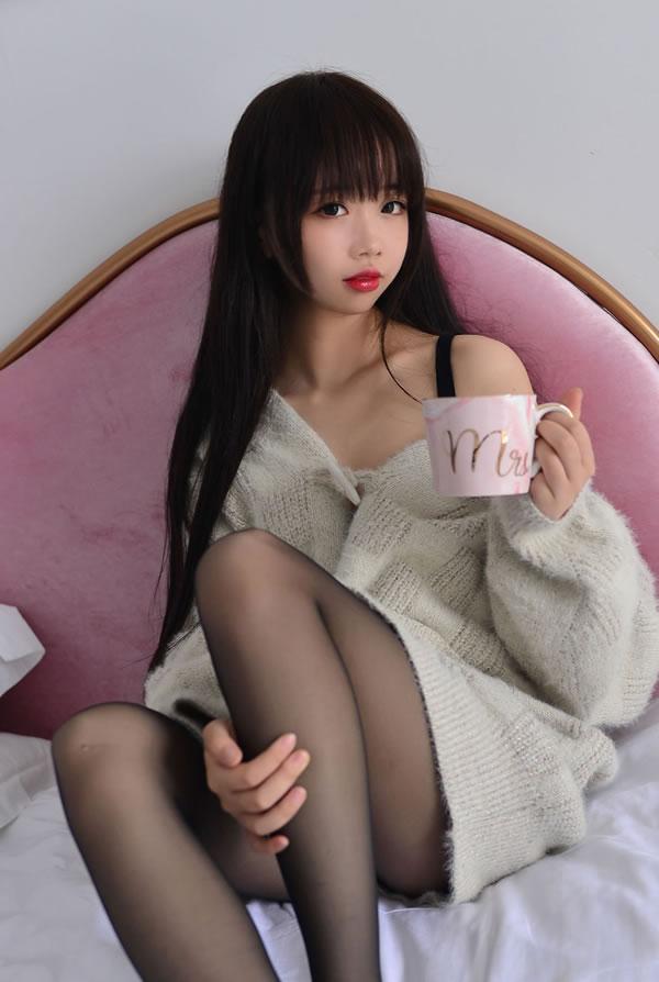 雪琪Cosplay–毛衣少女粉嘟嘟小嘴可爱写真(24)