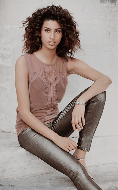 Imaan Hammam - Page 2 KaTsvXbH_o