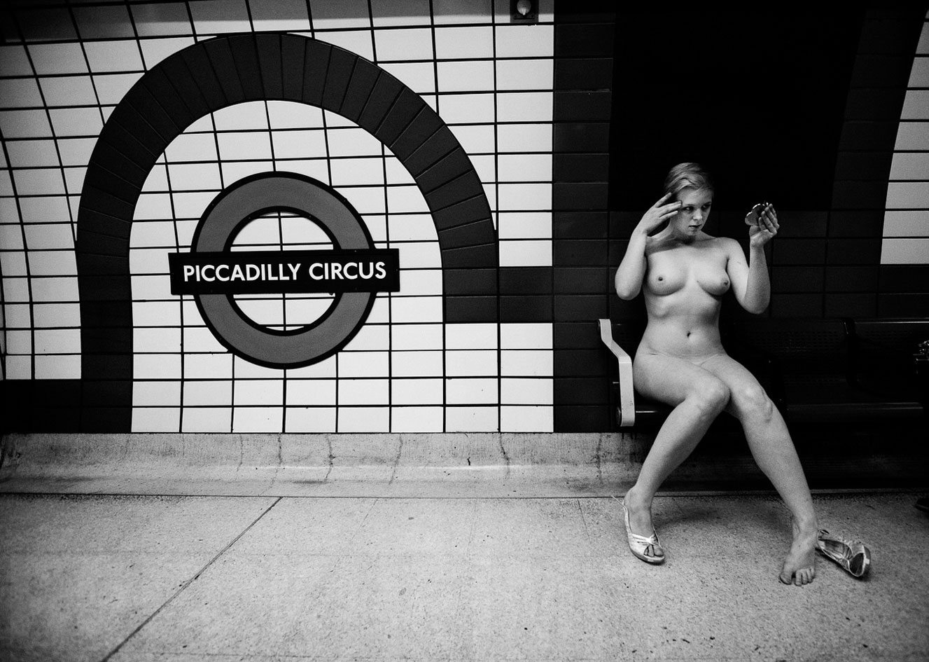 голые девушки на улицах мировых столиц / Naked City by Gary Breckheimer голые девушки на улицах мировых столиц / Naked City by Gary Breckheimer