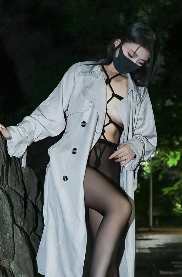 正点嫩模李佳户外龟甲SM黑丝无圣光图集