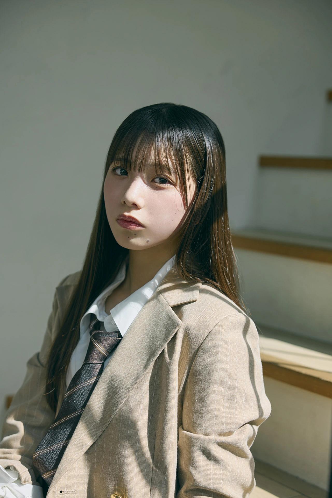 Izuki Shimoda 下田衣珠季, Young Magazine 2025 No.44 (ヤングマガジン 2025年44号)(16)