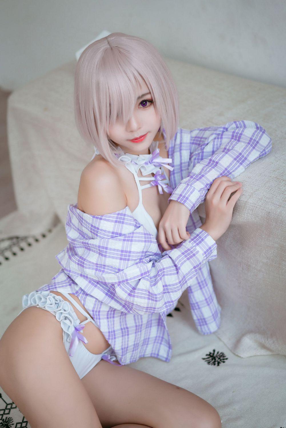 [福利女神cosplay] 大大卷卷小卷 - 白内衣 妩媚套图(3)