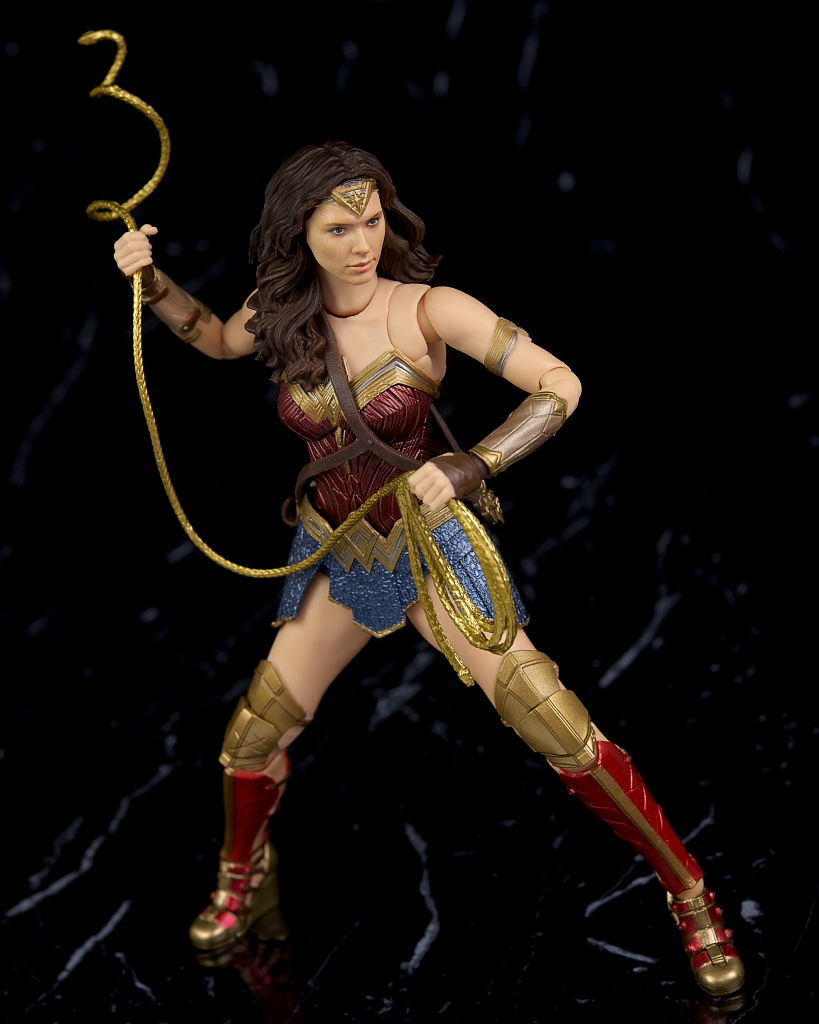 [Comentários] DC Comics S.H. Figuarts WlbE7vYH_o