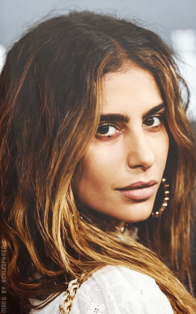 Nadia Hilker 3WOdwa5T_o