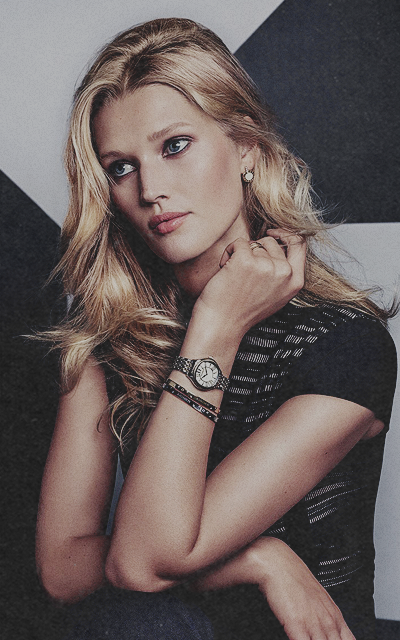 Toni Garrn Hmjx4EBV_o