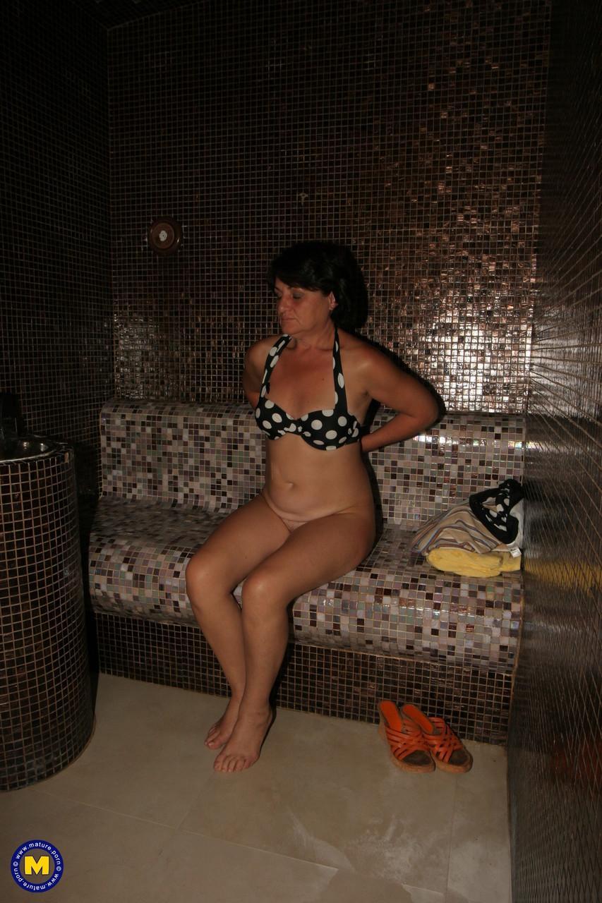 Chubby amateur European ladies relaxing and taking baths at the spa(20)