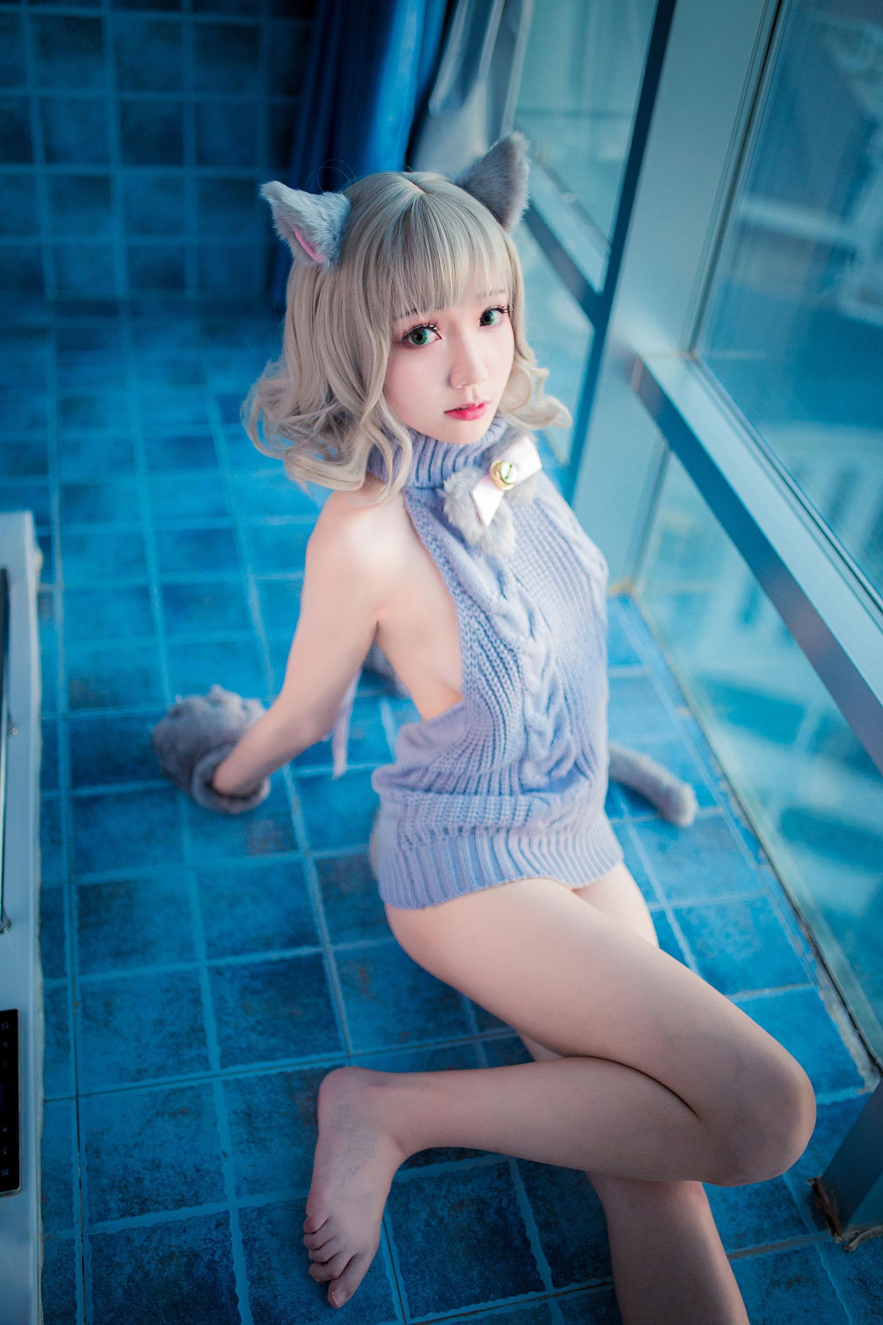 [网红COSER] 萝莉福利真央Mao – 露背毛衣(12)