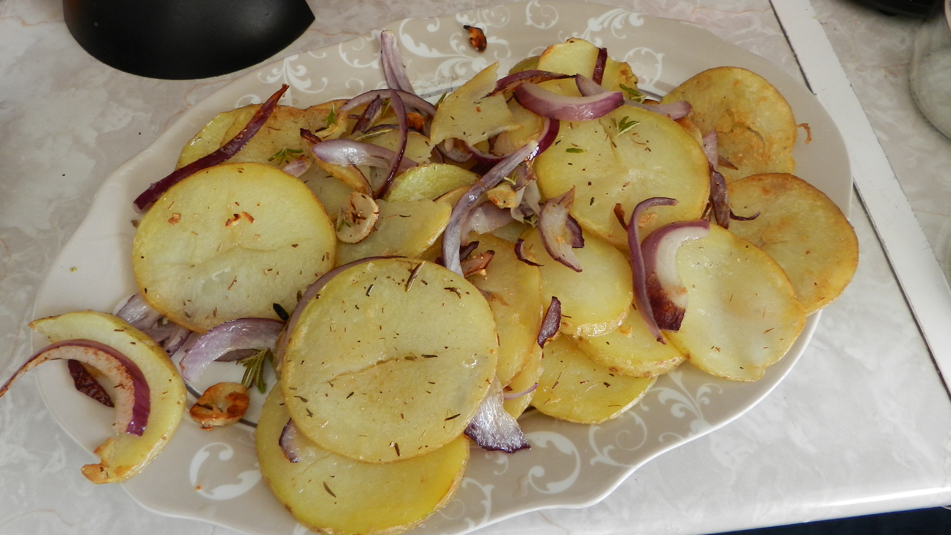 [COCINA] osco estas patatas salteadas y esta carne con tomaterllll ????