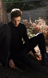 Dominic Sherwood 6RSAuCgV_o