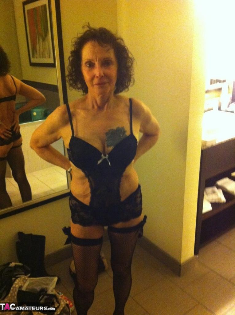 Curly haired mature woman likes sending her younger partner provocative photos(15)