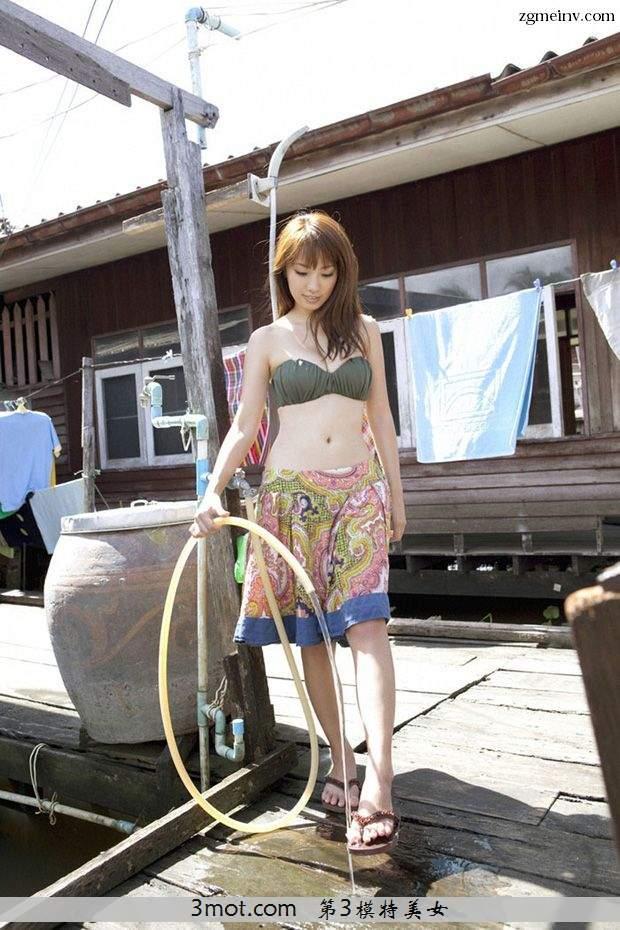 日本性感女郎 秋日凉凉山本梓写真(11)