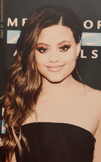 Sarah Jeffery 6CU7OeYZ_o