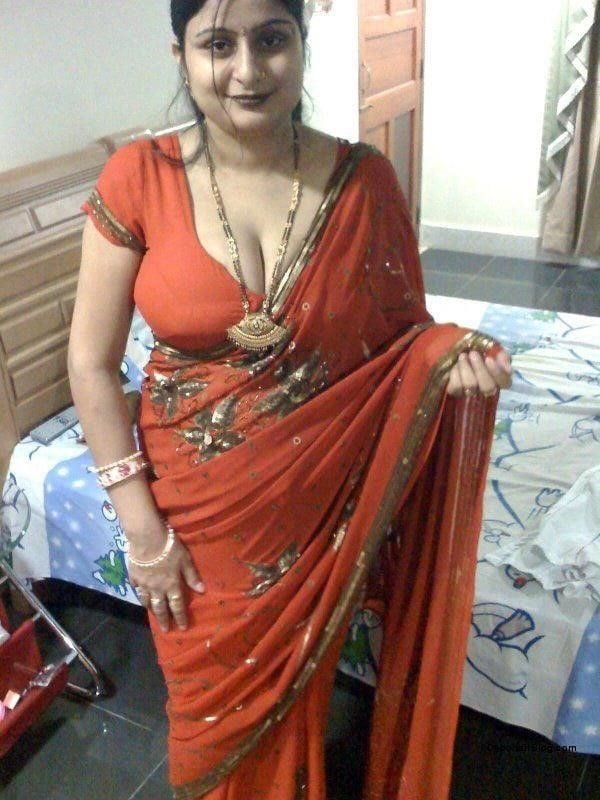 Sexy aunty in saree sex-4422